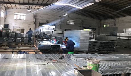 深圳大通建材，引領(lǐng)施工工地圍擋新市場(chǎng)，鋼圍擋、pvc圍擋生產(chǎn)銷(xiāo)售廠(chǎng)家。